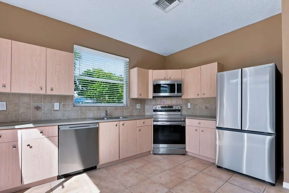 28_Image_16_mls at 1024 PARK HILL Drive, Haverhill