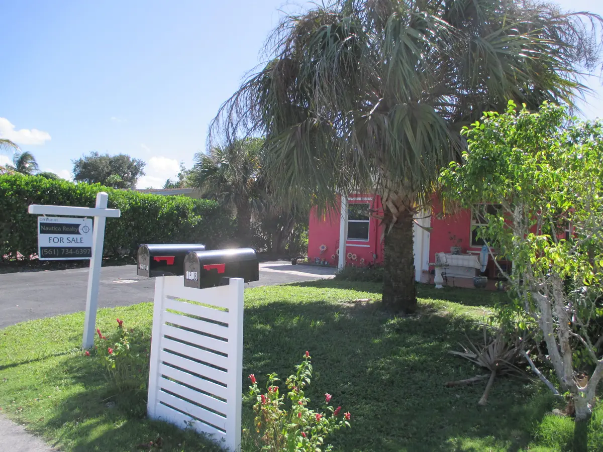 Front at 626 Minnesota Street, Lantana