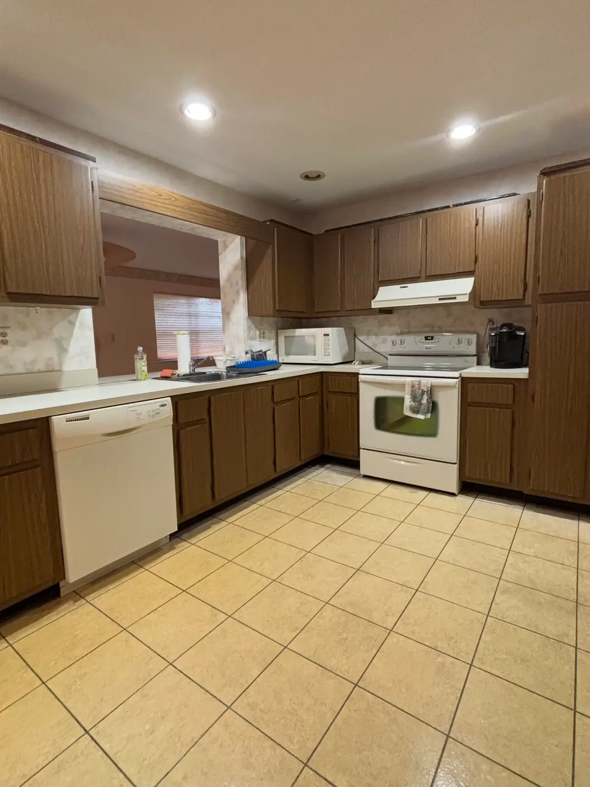 Oversize Kitchen at 9521 NW 83rd Street, Tamarac