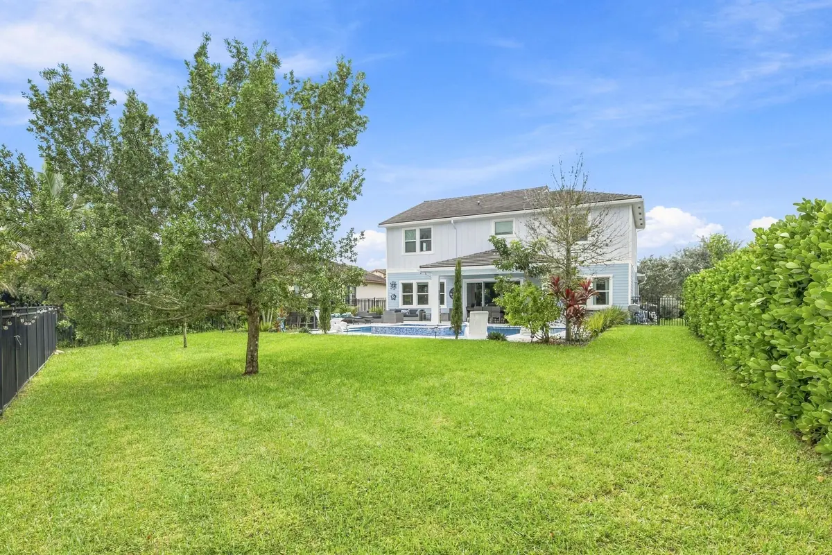 Oversized lot, fully fenced in backyard at 1050 Sweetgrass Street, Loxahatchee