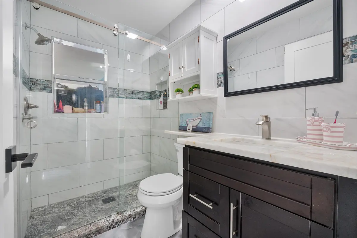 M Bath at 545 S LAKE Drive, Lantana