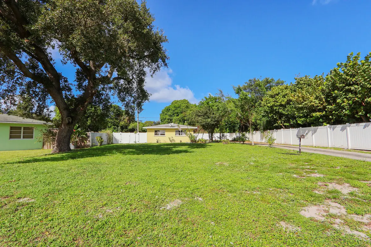147 Foresteria Drive, Lake Park, FL – photo 3