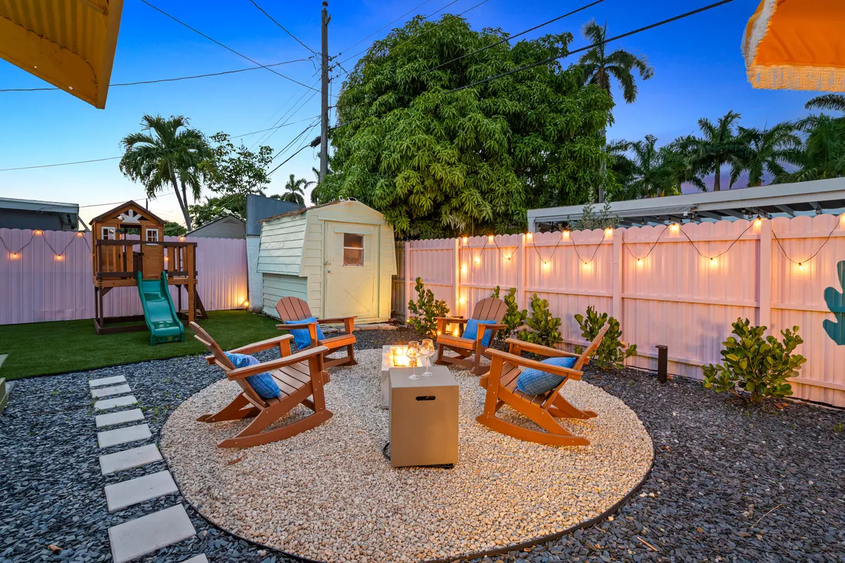 Hallandale Sunshine - Firepit at night at 913 NE 2ND Court, Hallandale Beach