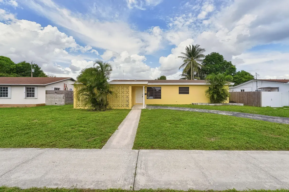 331 NW 185TH Terrace, Miami Gardens, FL – photo 1