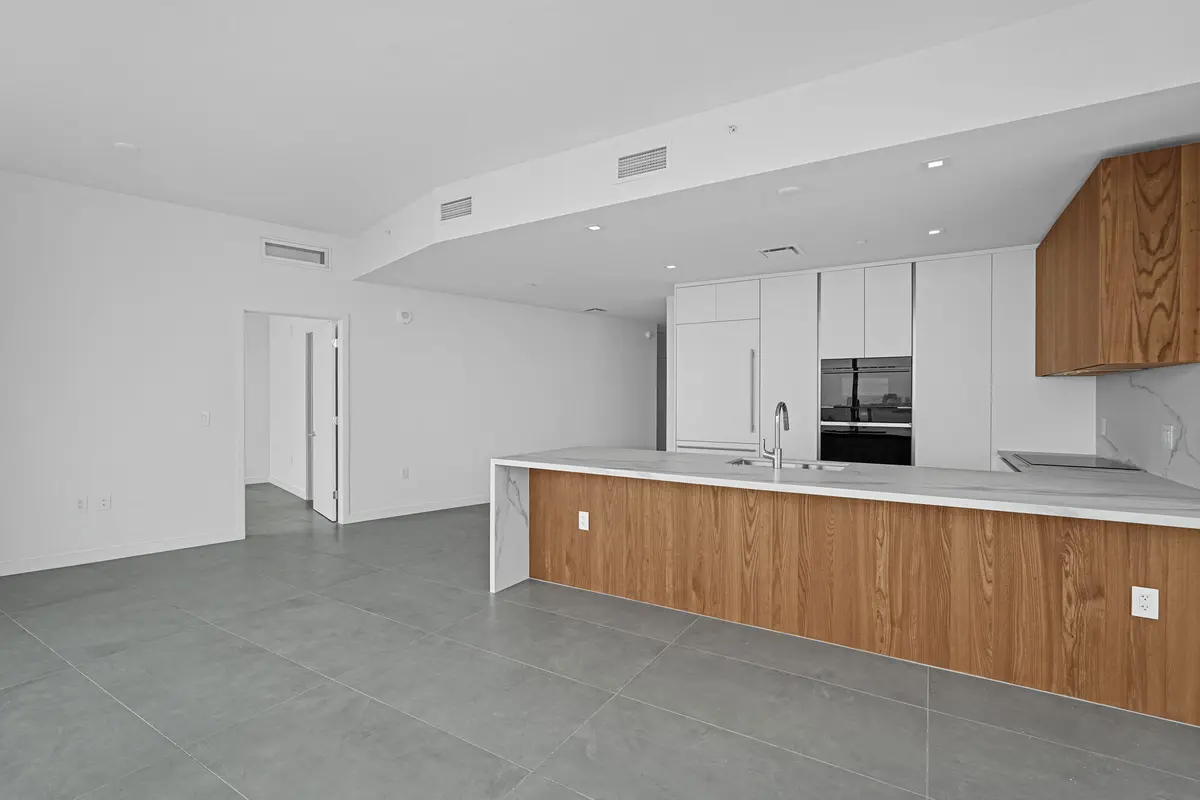 42-web-or-mls-DSC05403 at 1400 BISCAYNE Boulevard 3406, Miami