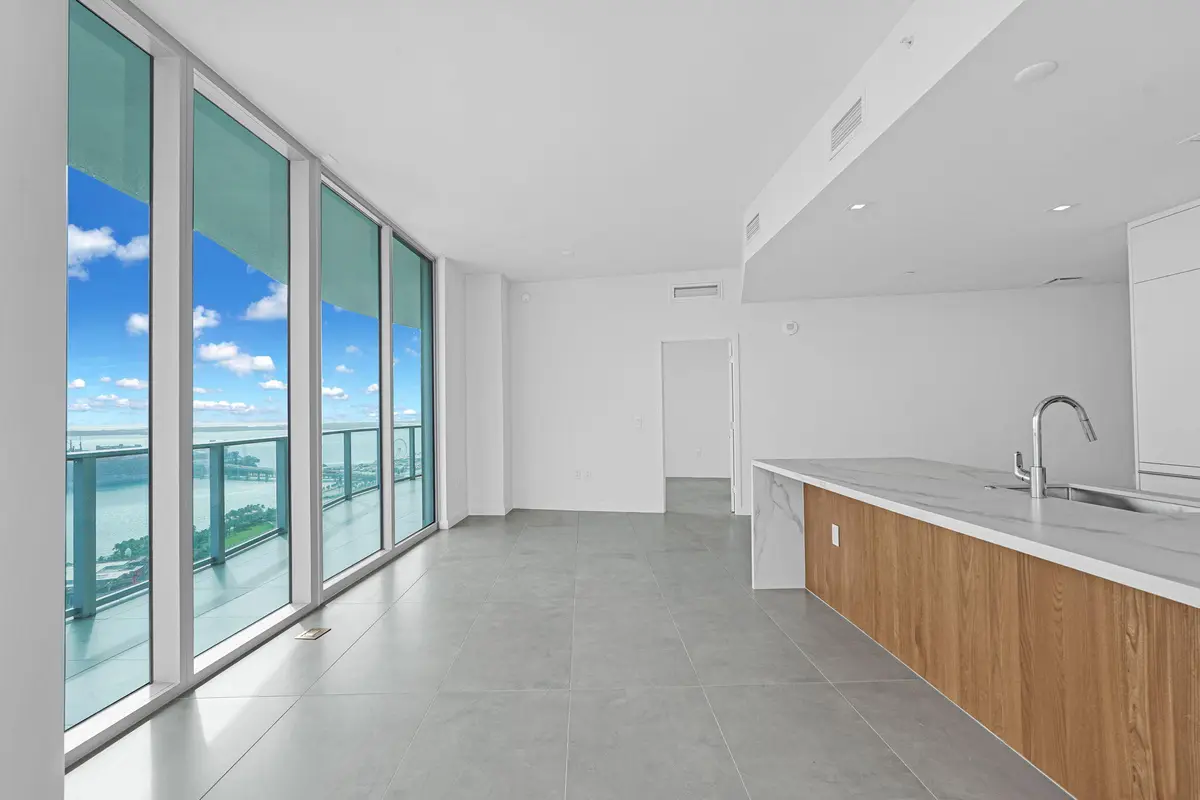 43-web-or-mls-DSC05422 at 1400 BISCAYNE Boulevard 3406, Miami
