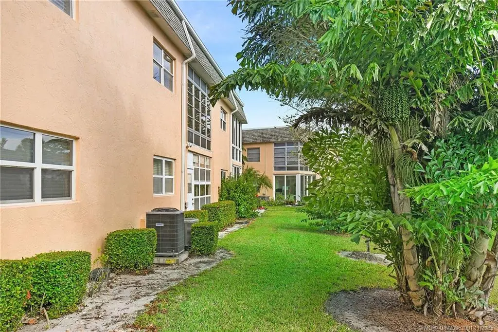 Area behind Bldg 35 at 2950 SE Ocean Boulevard 35-5, Stuart