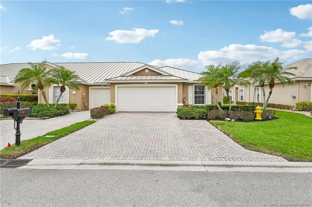 Photo 5 at 621 NW Broken Oak Trail, Jensen Beach