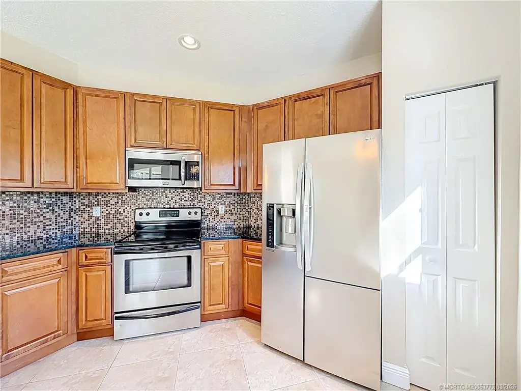 Photo 5 at 211 SW Deleon Springs Drive, Port St. Lucie