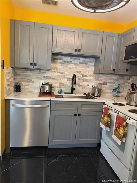 Photo 6 at 1225 NW 21st Street 3211, Stuart