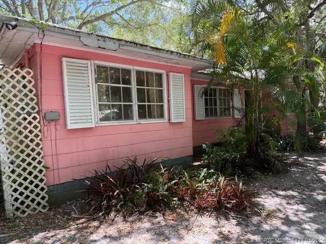 Photo 2 at 713 SW Bryant Avenue, Stuart