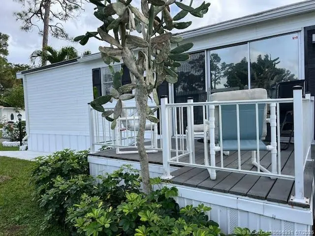 Photo 2 at 6387 Elm Lane, Lantana