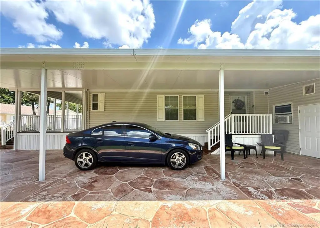 Photo 2 at 4046 3rd Court, Lantana