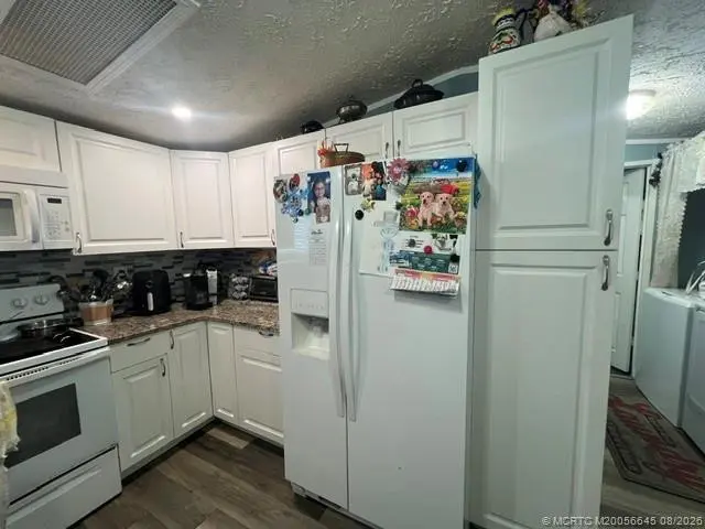 Photo 5 at 9 N Eric Circle, Greenacres