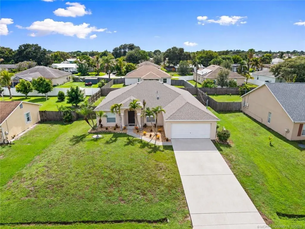 Photo 2 at 1726 SW Hampshire Lane, Port St. Lucie