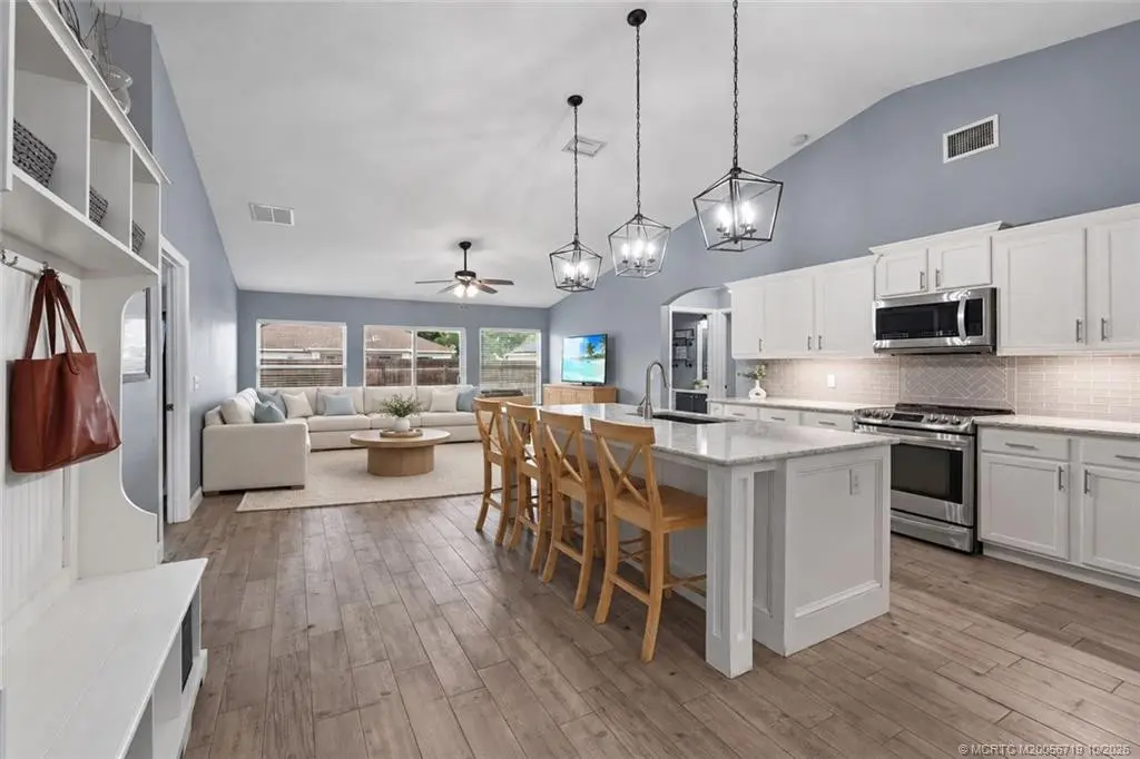 Photo 3 at 1726 SW Hampshire Lane, Port St. Lucie