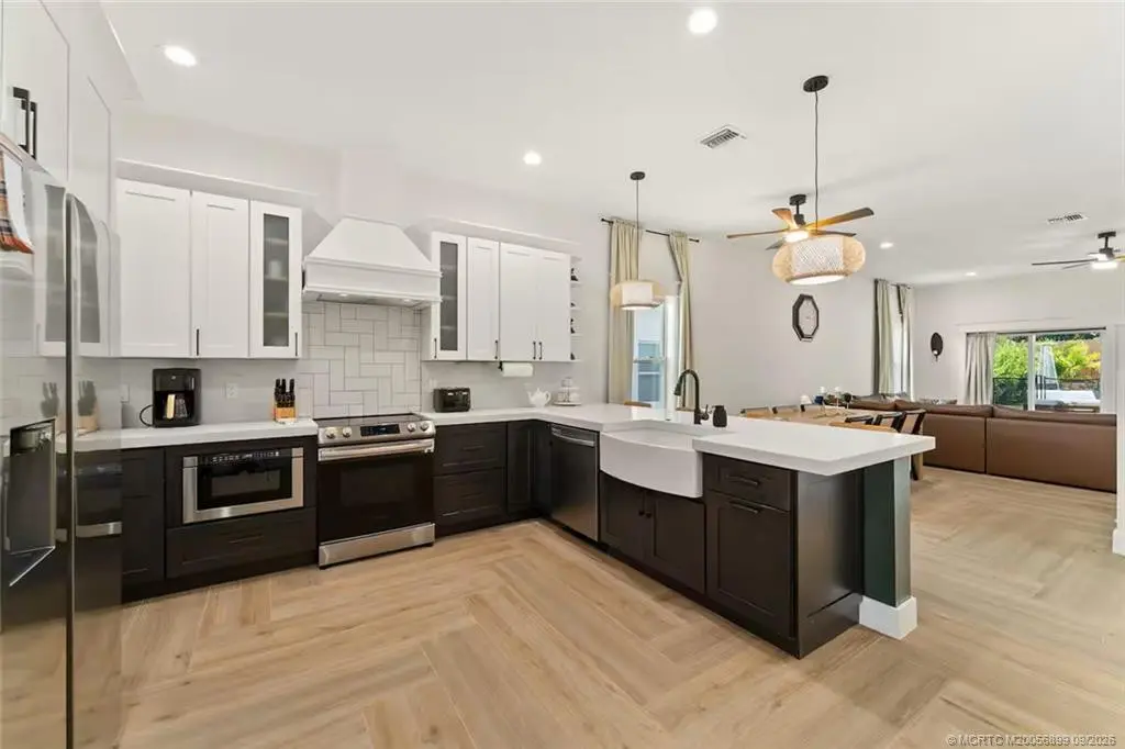 Photo 7 at 1920-30-40-50-60-70 NE Dixie Highway, Jensen Beach