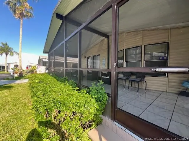Photo 2 at 3304 Lake Overlook Place, Lantana