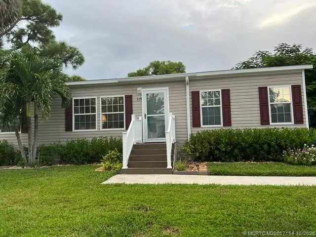 Photo 2 at 2555 Pga Boulevard 319, Palm Beach Gardens