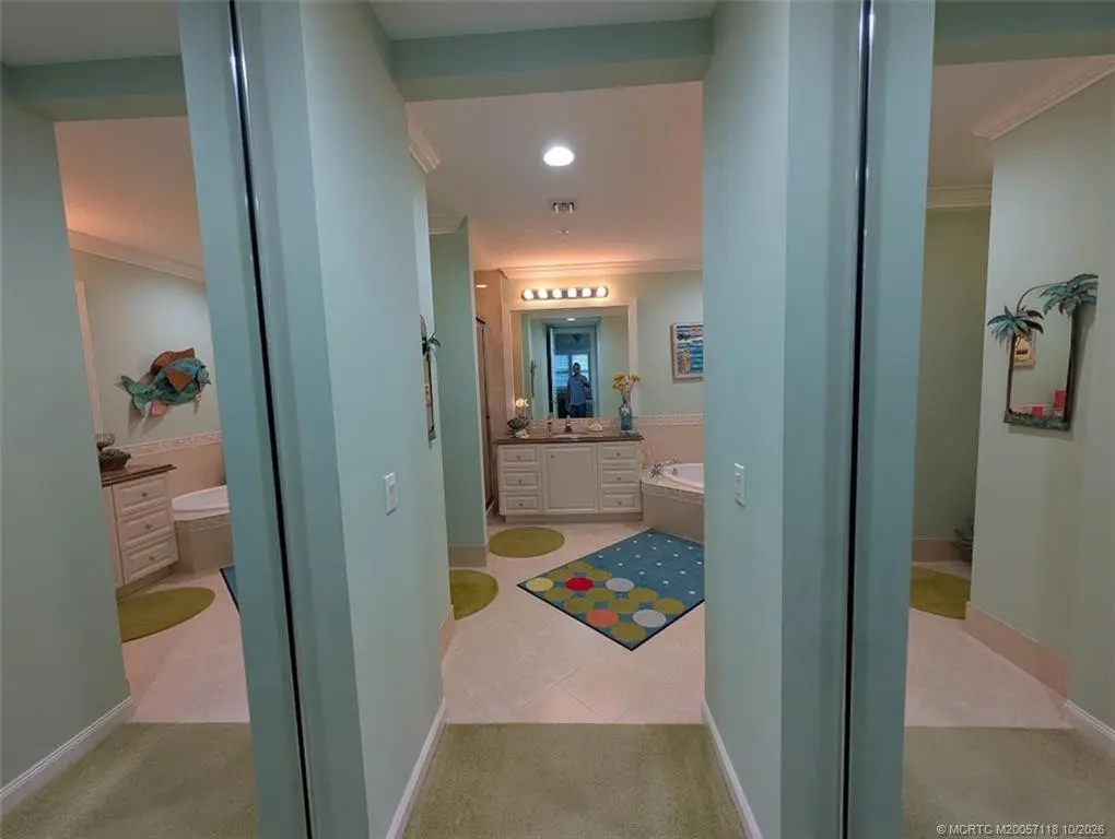 Photo 5 at 11 Harbour Isle Drive 1, Fort Pierce