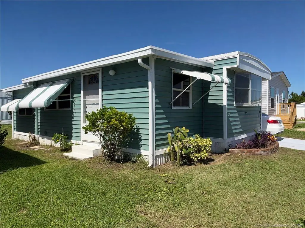 Photo 2 at 603 Tahiti Way, Jensen Beach